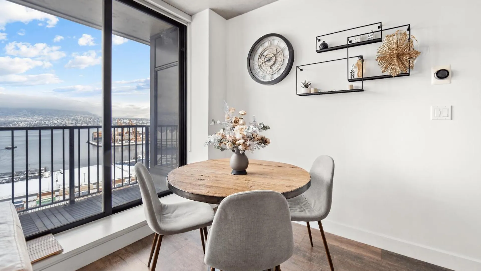 Apartment Iconic Vancouver Views Modern 2Br In The Sky Canada